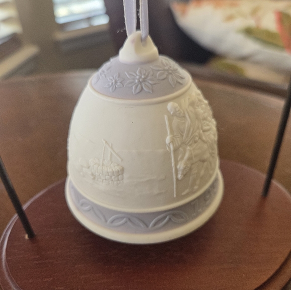 Lladro 1993 Annual Collectible Bell - Picture 2 of 8